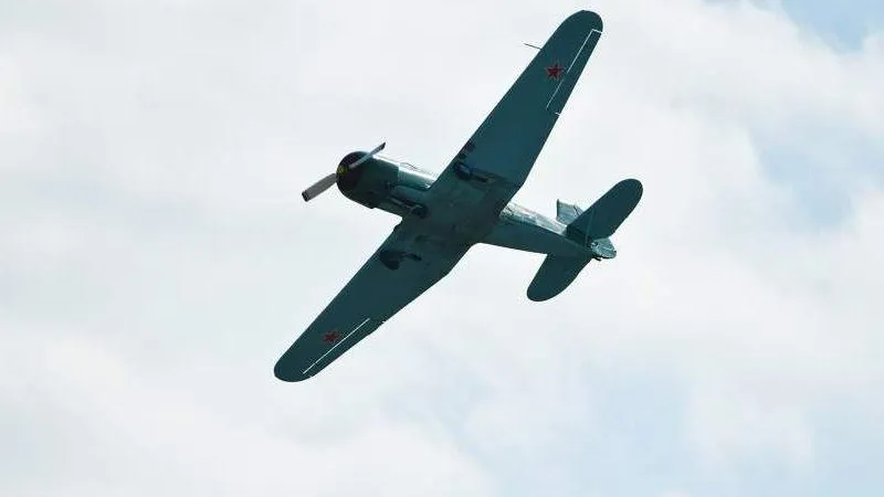 Полет самолета Як-18Т открыл ДАКС-2021 в Жуковском