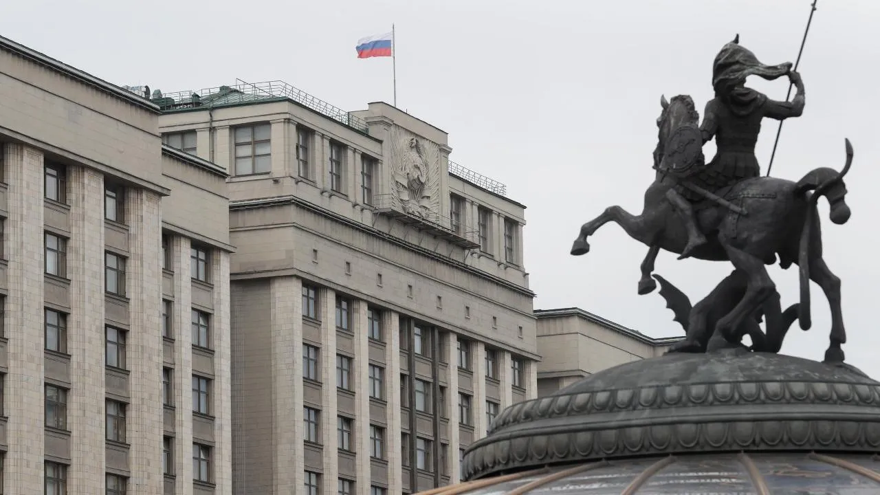 «Абсолютно необходимая мера»: в Госдуме отреагировали на сокращение числа госслужащих в России на 10%