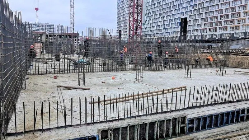 Строители приступили к возведению первого этажа школы на 825 мест в Королеве