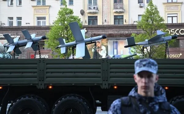 БПЛА «Ланцет» в кузове КамАЗа на репетиции парада в Москве в честь 80-й годовщины Победы в Великой Отечественной войне