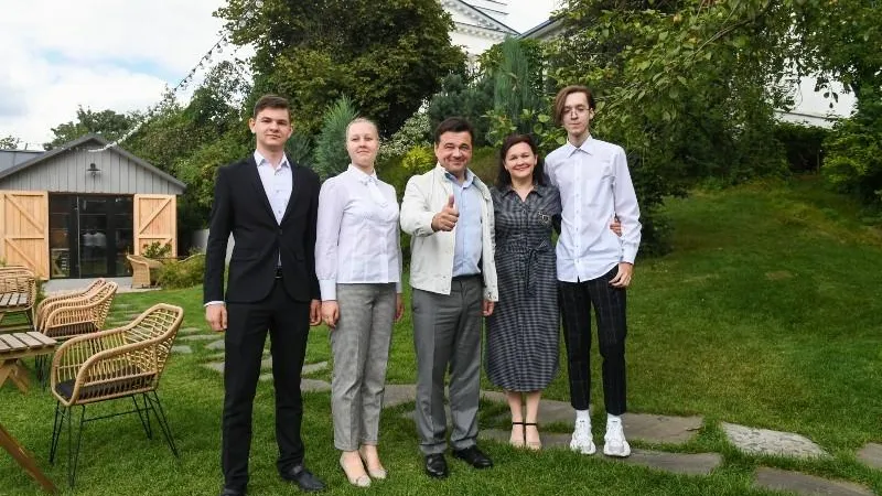 Губернатор поблагодарил учителя из Серпухова, подготовившего шесть стобалльников по ЕГЭ