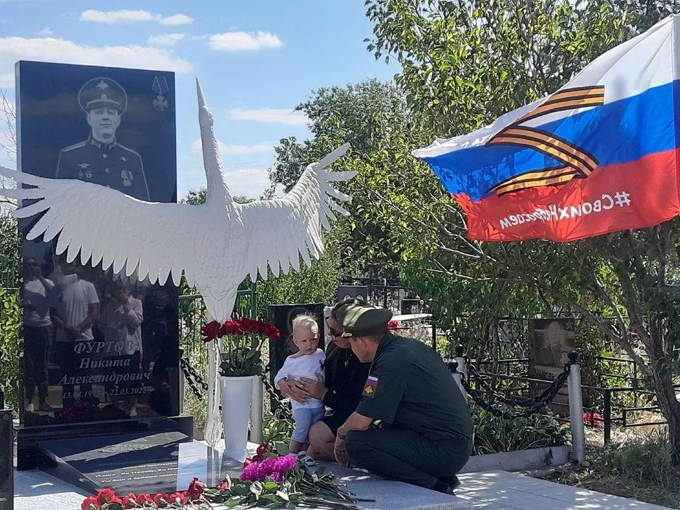 «Вон тот, с толстой попой, будет мой»: невеста погибшего бойца СВО рассказала, как с ним познакомилась