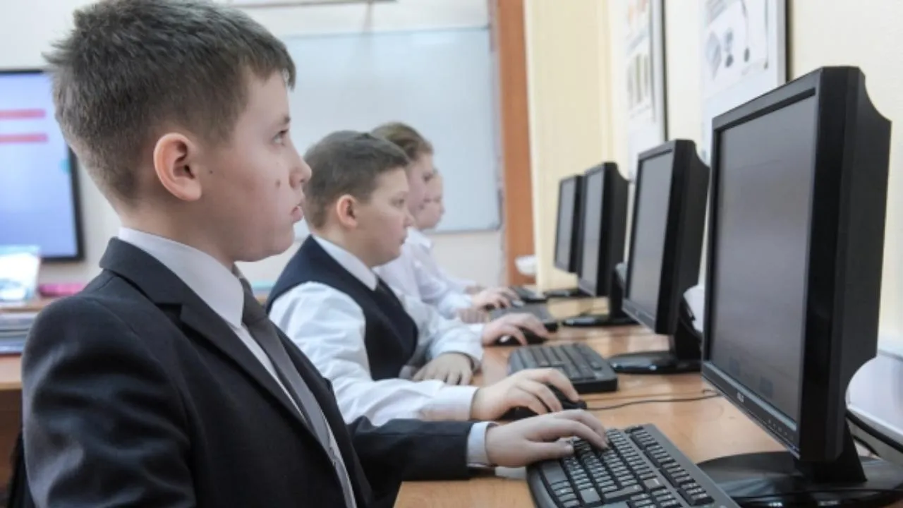В подмосковных школах состоится Всероссийский классный час «RuCode. Искусственный интеллект»