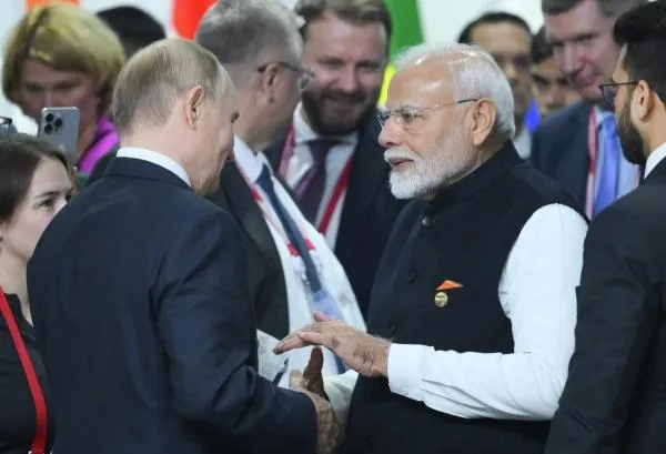 Владимир Путин и премьер-министр Индии Нарендра Моди после заседания глав делегаций стран БРИКС в расширенном составе в Казани. Григорий Сысоев
Источник: Фотохост-агентство brics-russia2024.ru