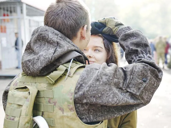 Поэты ушли на фронт, а женщины вяжут носки для солдат: история создания песни «Тыловая»