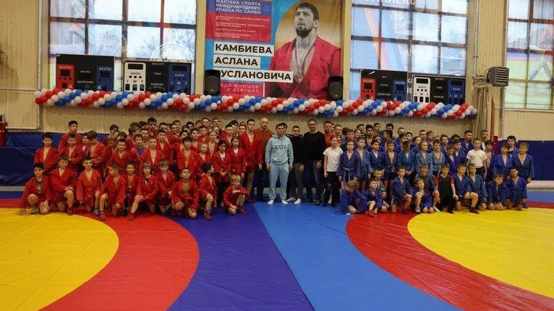Двукратный олимпийский чемпион встретился с юными спортсменами из Реутова