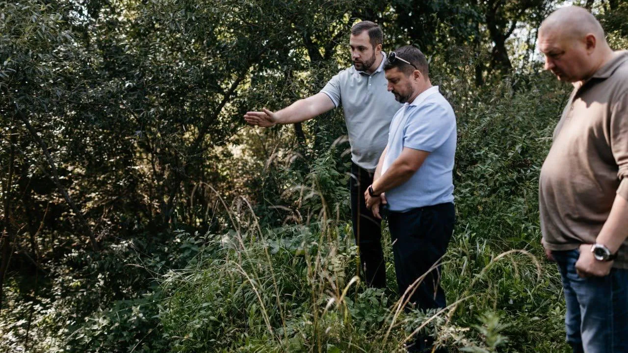 Глава Чехова Михаил Собакин провел мониторинг состояния плотины в деревне Радутино