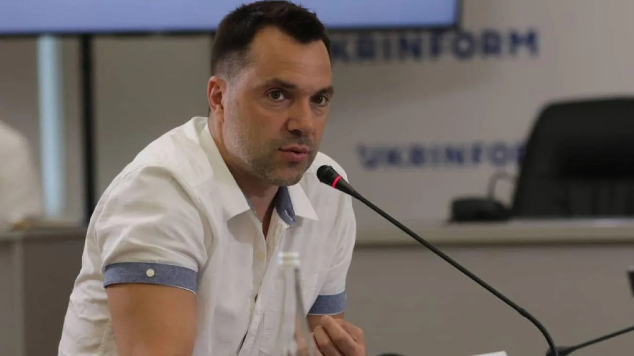 Бывший советник главы офиса Зеленского призвал Украину объединиться с Россией против Запада