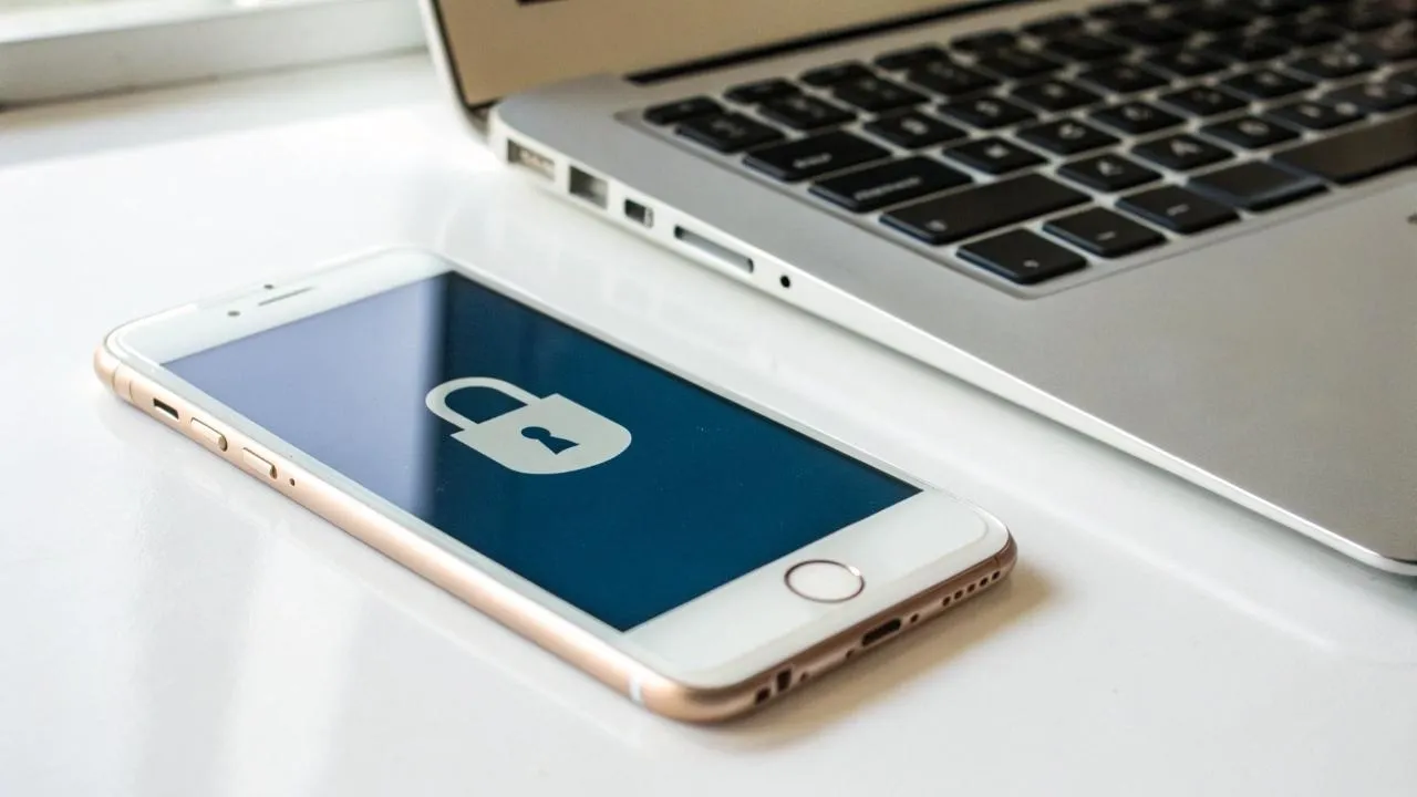 Карты биты: мошенники бросили охоту за «пластиком» ради тотального контроля над счетами россиян