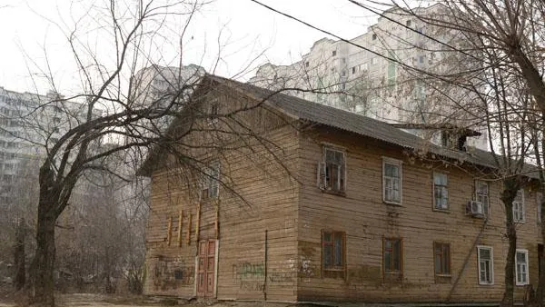 Жильцы бараков в Железнодорожном никак не дождутся расселения 