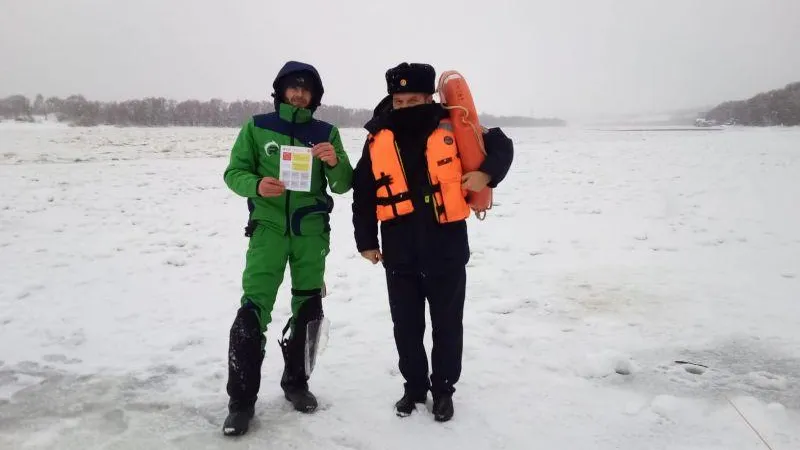 Лед на водоемах Подмосковья остается непригодным для выхода на него человека