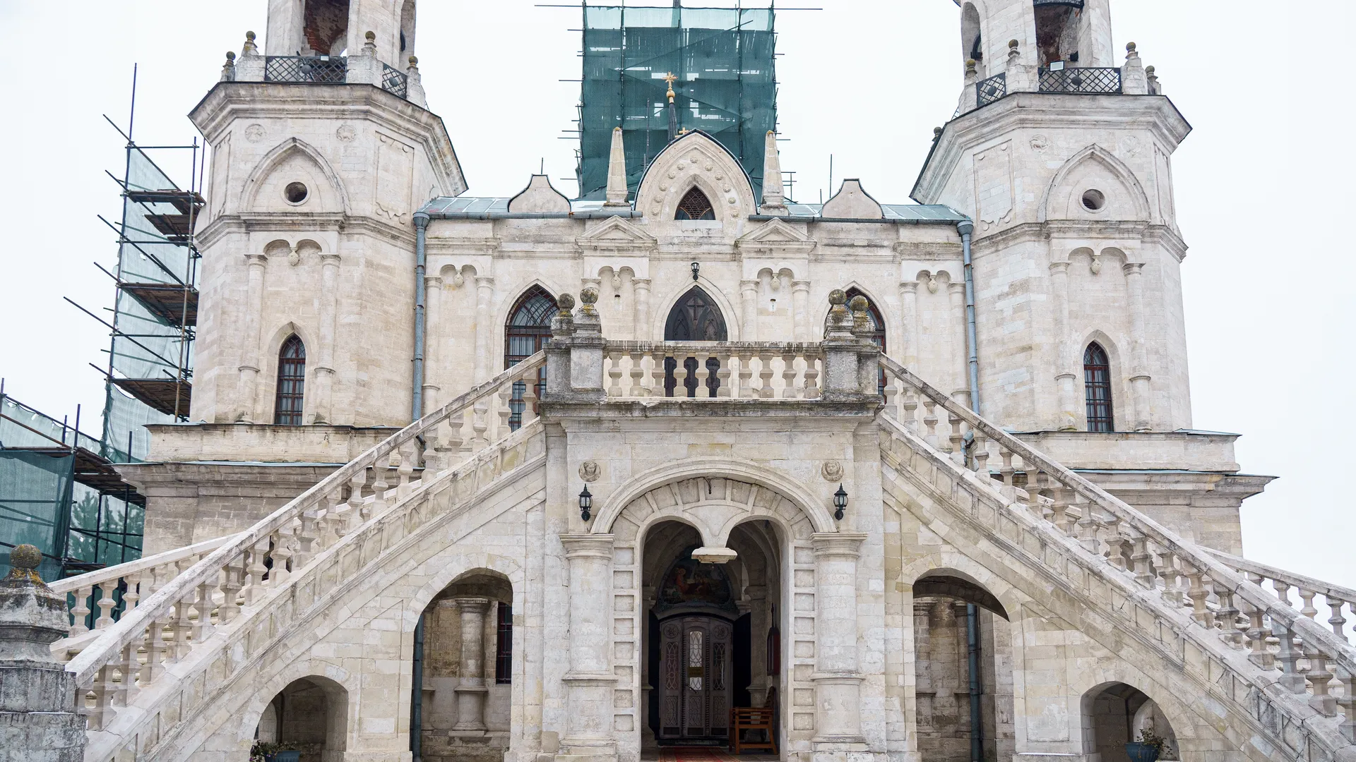 Волонтеры уступили место инвестору: кто станет новым владельцем «Павильона трех философов» в Подмосковье