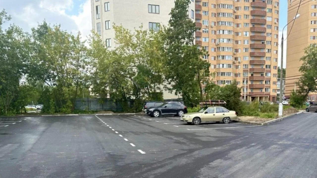 В подмосковном Ногинске организовали парковку на месте аварийного дома