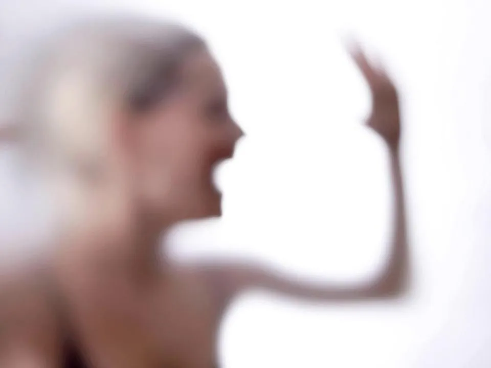 «Мама, поверь, я не придумываю»: женщине пришлось развестись с мужем из-за домогательств к дочери