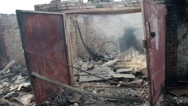 В Мытищах загорелся гараж