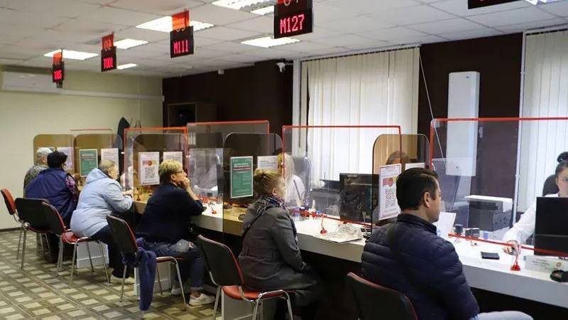 Артур Болотников проверил качество работы МФЦ в Воскресенске