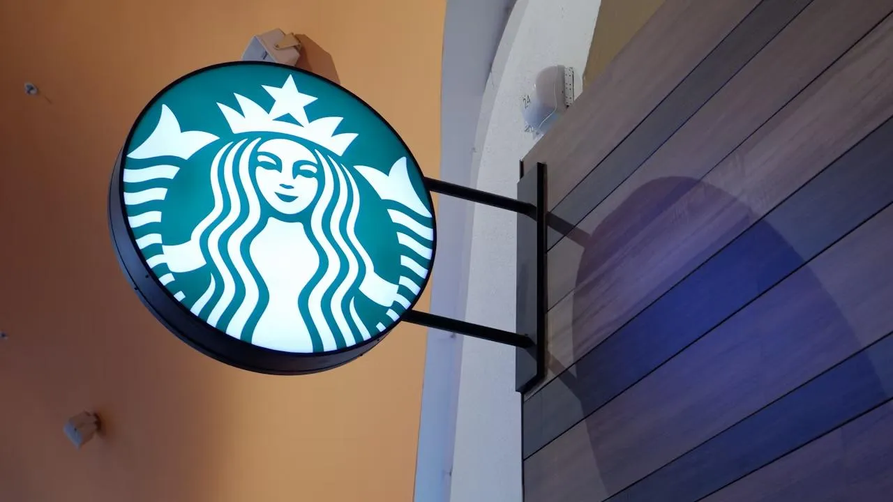 В США закрылись около 170 кофеен Starbucks из-за забастовок сотрудников