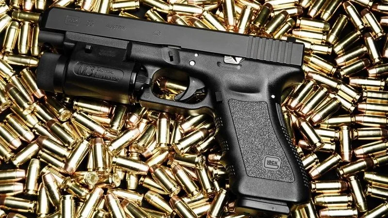 Две сотни патронов, пистолет и глушители нашли у мужчины в Ступино