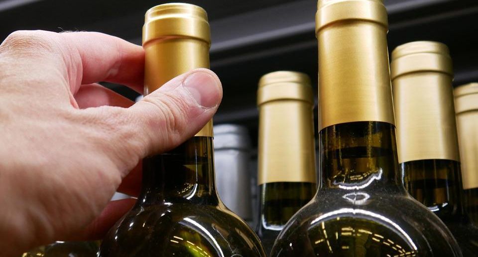 Продажу алкоголя в подмосковных дворах сократят до двух часов в день