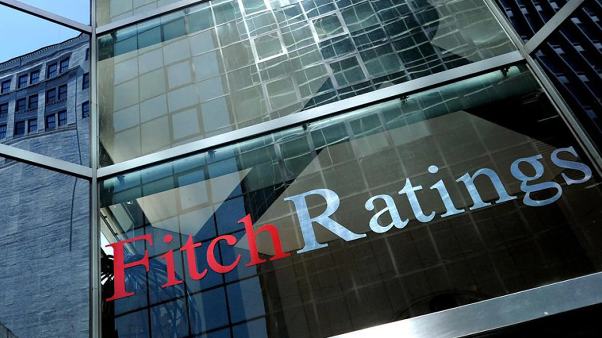 Fitch понизило рейтинг США на уровне «AAA» с перспективой дальнейшего понижения