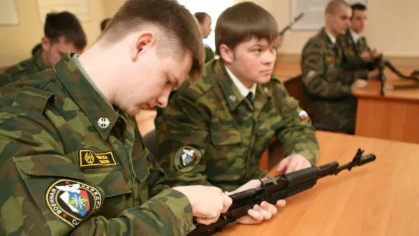 Военные кафедры закроют во многих российских вузах