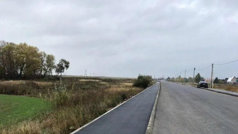 Две сотни километров новых тротуаров построили вдоль региональных дорог Подмосковья