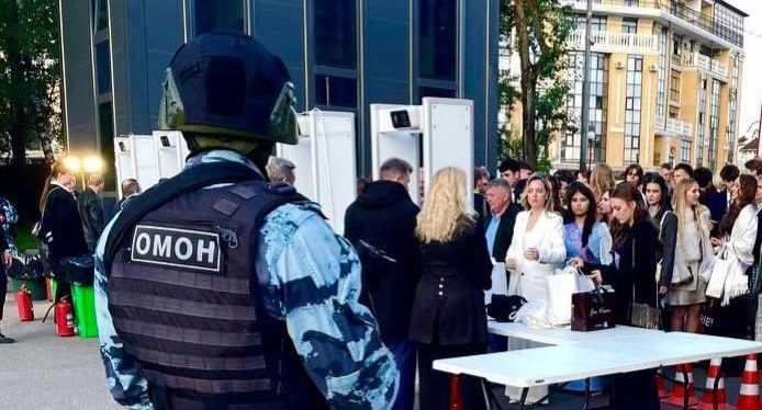Росгвардия обеспечила безопасность выпускных вечеров в Подмосковье в выходные