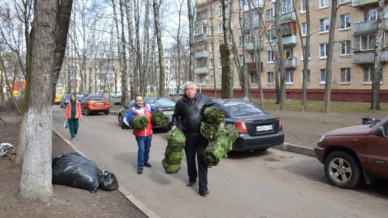 Тарас Ефимов передал маскировочные сети супруге бойца для отправки в зону СВО