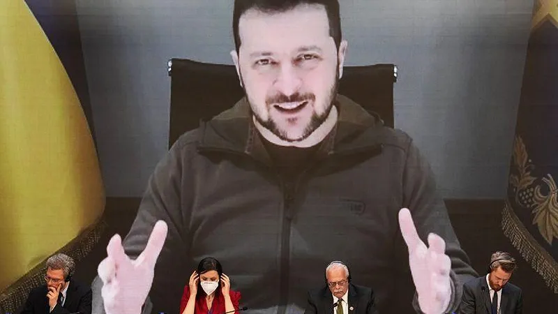 Западные политики не задумываются, кто будет оплачивать долги Украины — мнение политолога