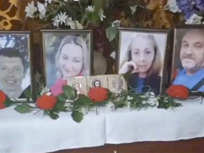 «Ушли на вечное дежурство»: жители Донецка простились с медиками, которых обстреляли ВСУ