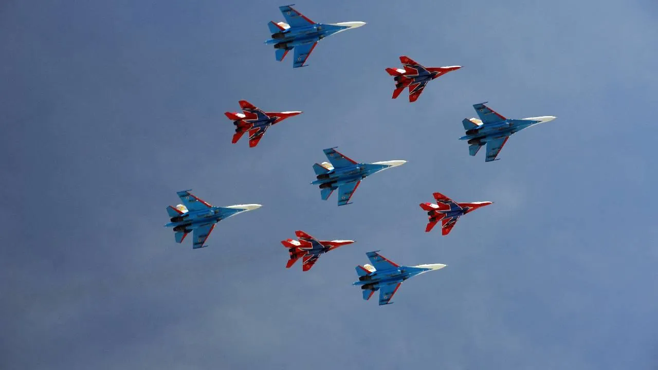 Восторженные жители Кузбасса сняли на видео полет «Стрижей»