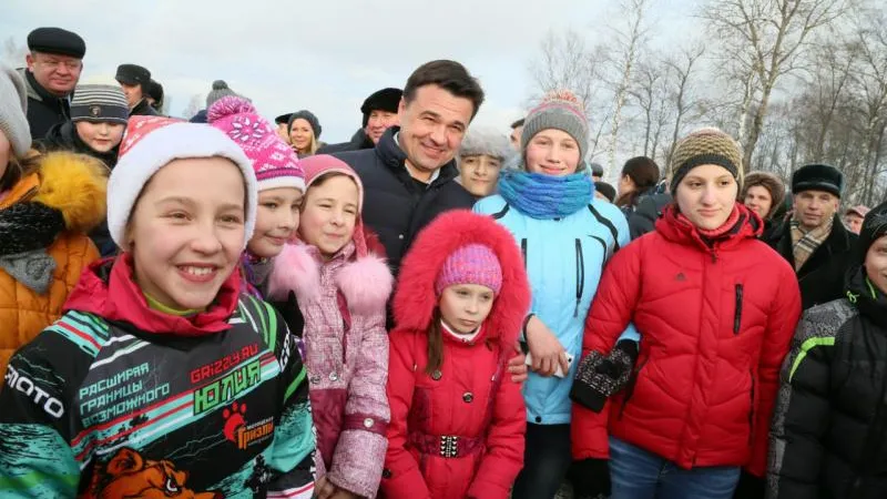 На проводы главной новогодней ели страны приехали около 500 детей