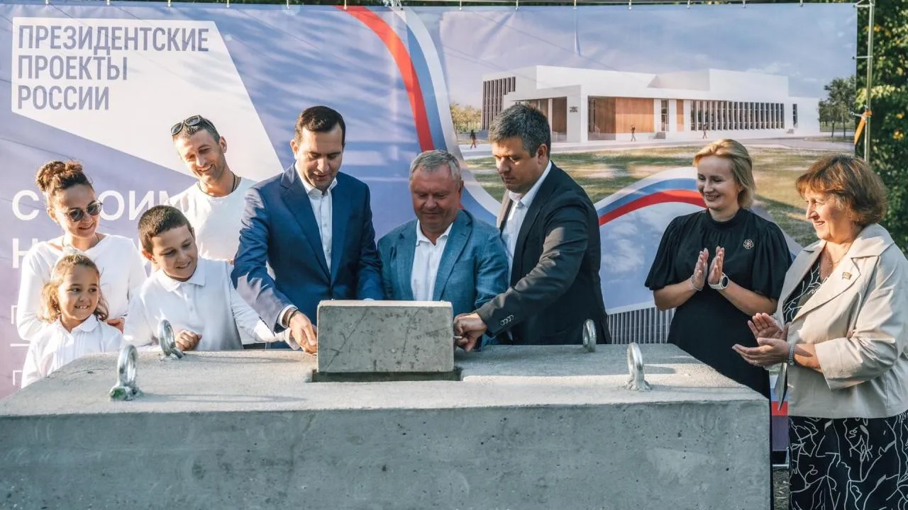 Глава Щелково Булгаков дал старт строительству бассейна в Монино