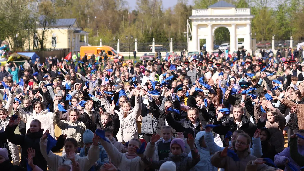 Масштабный международный танцевальный флешмоб «Эхо Побед» запустили в усадьбе Гребнево