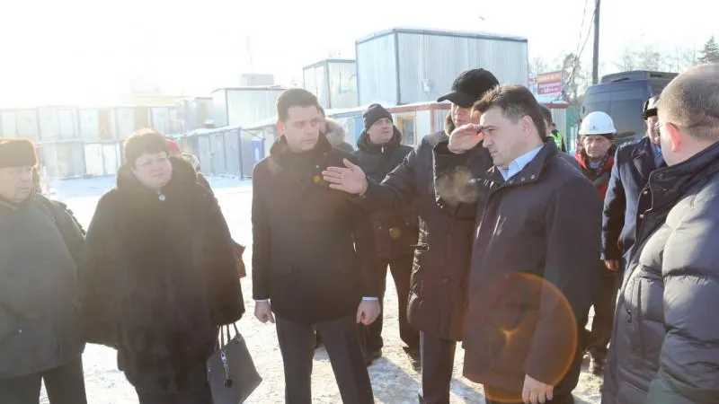 Воробьев проверил стройплощадку нового медцентра в Балашихе