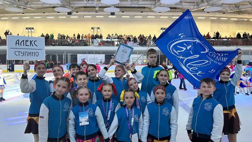 Команда «Алекс» Mix 15 — серебряный призер фестиваля. Фото: театр-студия танца на льду «Алекс»