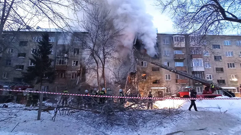 «Подъезда нет, все обрушено, горит»: очевидица рассказала о ЧП в Новосибирске