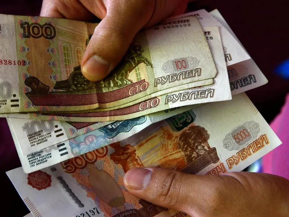 Российские пенсионеры получат двойную выплату к Новому году — кто именно