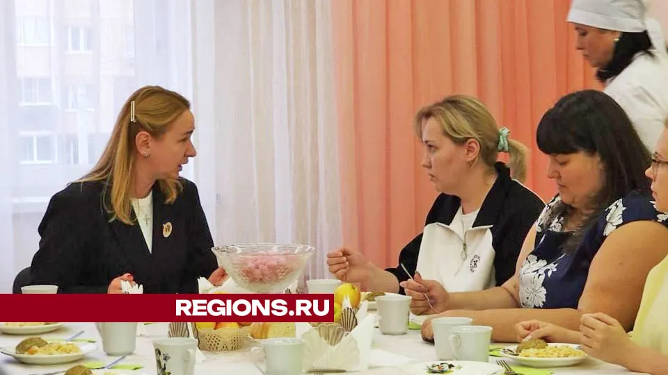 Замглавы Лосино-Петровского Валентина Тропанец (слева) Фото: Валерия Тингаева