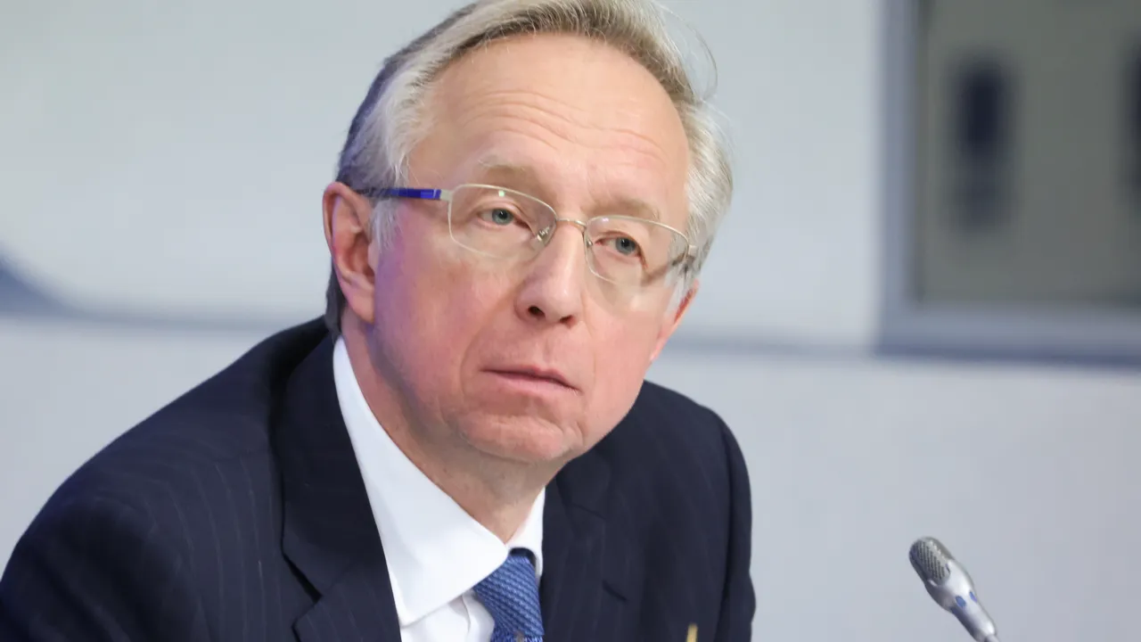 Политолог Светов рассказал, как Запад при подготовке новых санкций давит на Казахстан