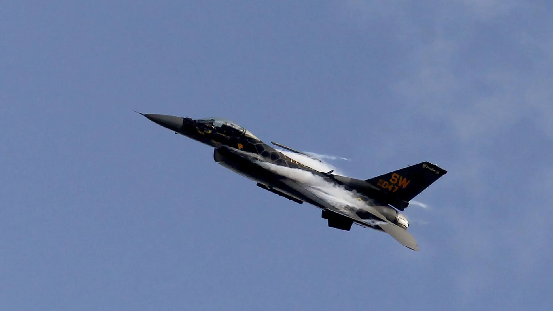 Подпись Байдена препятствует поставкам F-16 на Украину