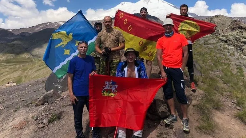 Люберецкие спасатели совершили восхождение на Эльбрус