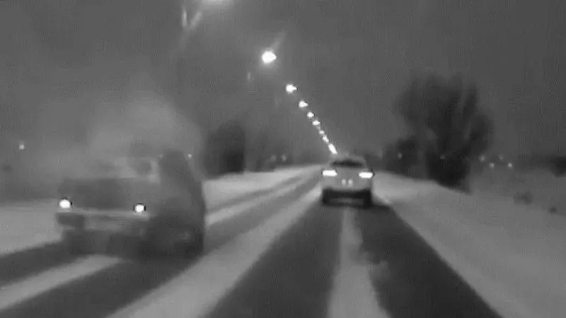 Обгонщик - нарушитель под Раменским разломал машину и едва не врезался в столб