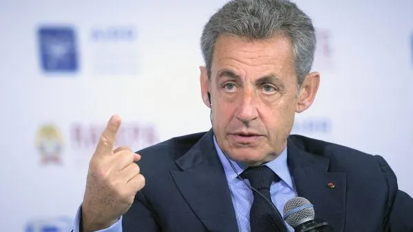 Суд Парижа приговорил Саркози к тюремному сроку