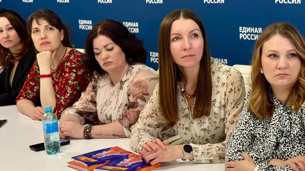 Фото: телеграм-канал Олега Жолобова / Встречи представителей власти с жителями округа проходят на регулярной основе