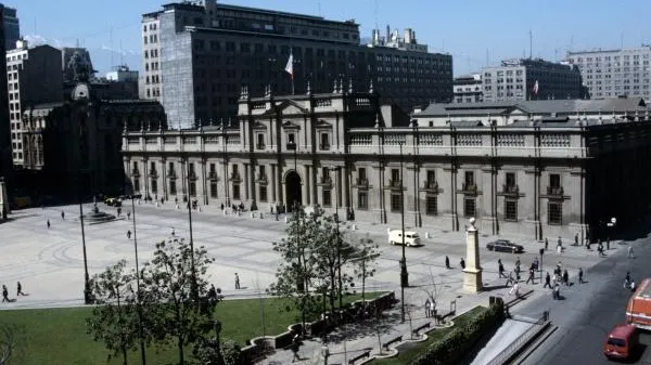 Жители Чили проголосовали за отмену конституции, принятой в эпоху Пиночета