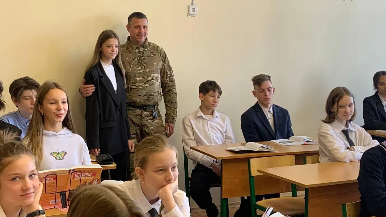 Боец СВО из городского округа Шатура рассказал о службе школьникам