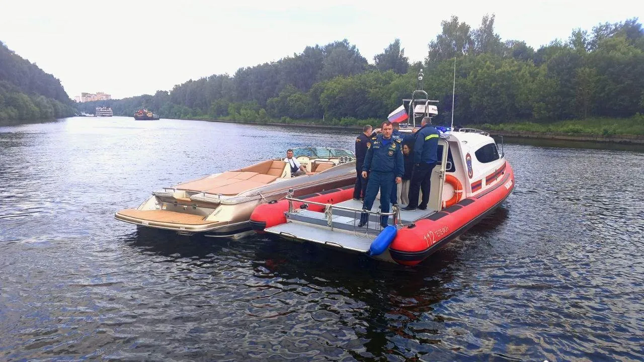 Выпавший из катера в Химках ребенок найден мертвым