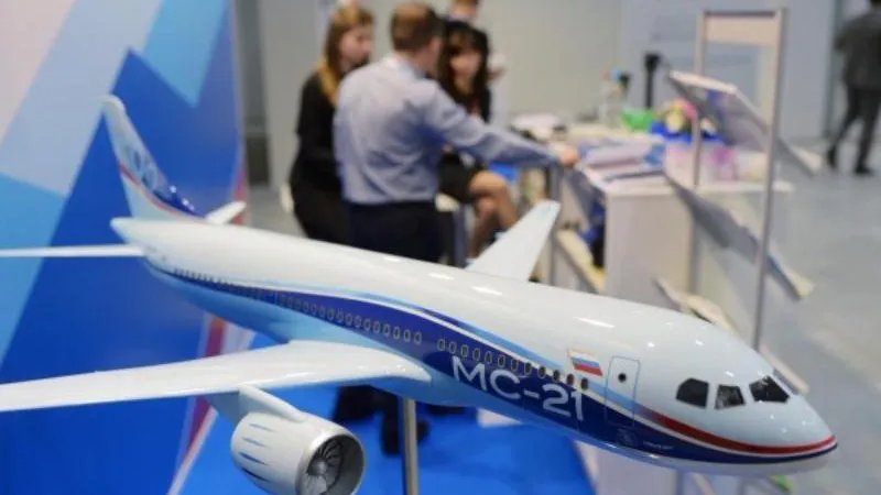 Первый самолет МС-21 вышел из сборочного цеха