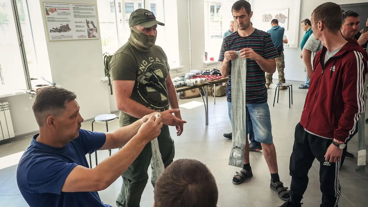 Бойцы продолжают проходить обучение в центре отбора на военную службу по контракту в Балашихе